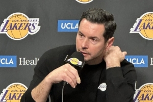 收官阶段为何用海斯而不是艾顿？雷迪克：因为海斯打得更好