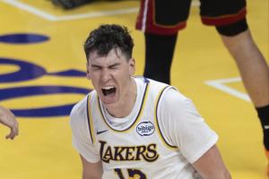 分外眼红！拉拉维亚战旧主首节5中4贡献11分 三分2中1