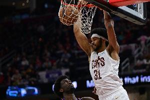 欺你内线无人！阿伦内线转身强起 单臂隔扣纳吉