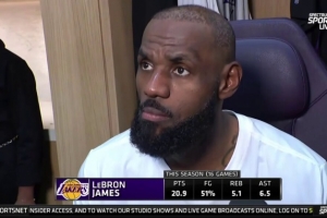 詹姆斯：我们在进攻端投进了一些关键球 在防守端防成回合并抢板