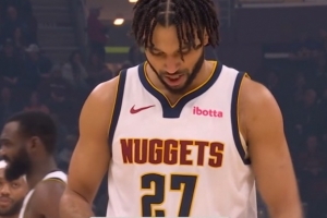 只能靠你了！穆雷单核带队 半节多已经砍下12分了