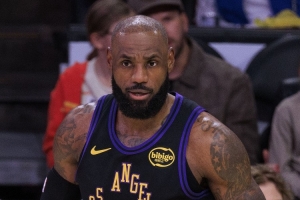 詹姆斯此役30+ 同时刷新由自己所保持的历史最多&最年长30+纪录