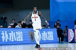 放开抡！萨姆纳打满首节11中7轰下18分1板1助1断