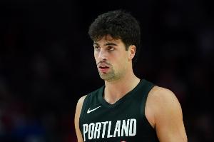 表现不俗！阿夫迪亚半场12投7中&罚球9中7 得到23分3板4助