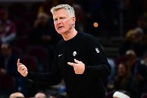 科尔：今晚的比赛非常艰难 我们今天人手不足但这不是借口