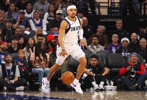 美记列额度已超一半的双向球员：小内姆哈德剩22场 C·乐福剩23场