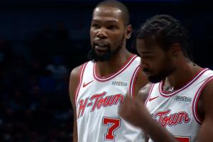 那我上来干嘛？KD顶着4犯上场执行最后一攻 伊森却传给了阿门