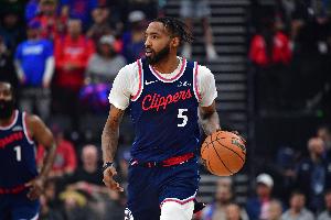 内外开花！小琼斯接祖巴茨妙传暴扣&外线再中三分球