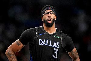 绝对优势！浓眉持球扛着伊森强杀内线 对抗勾手命中两分！