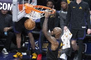 詹姆斯晒26年首战组图 范德比尔特评论：大叔 您返老还童啊