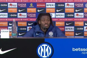 比塞克：我、阿坎吉和巴斯托尼是最好的防守配置？你得去问教练