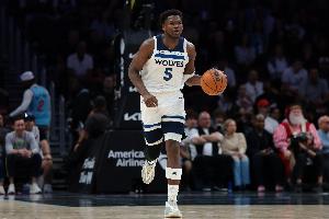 第二节没打！爱德华兹第三节9中7再轰19分2板3断